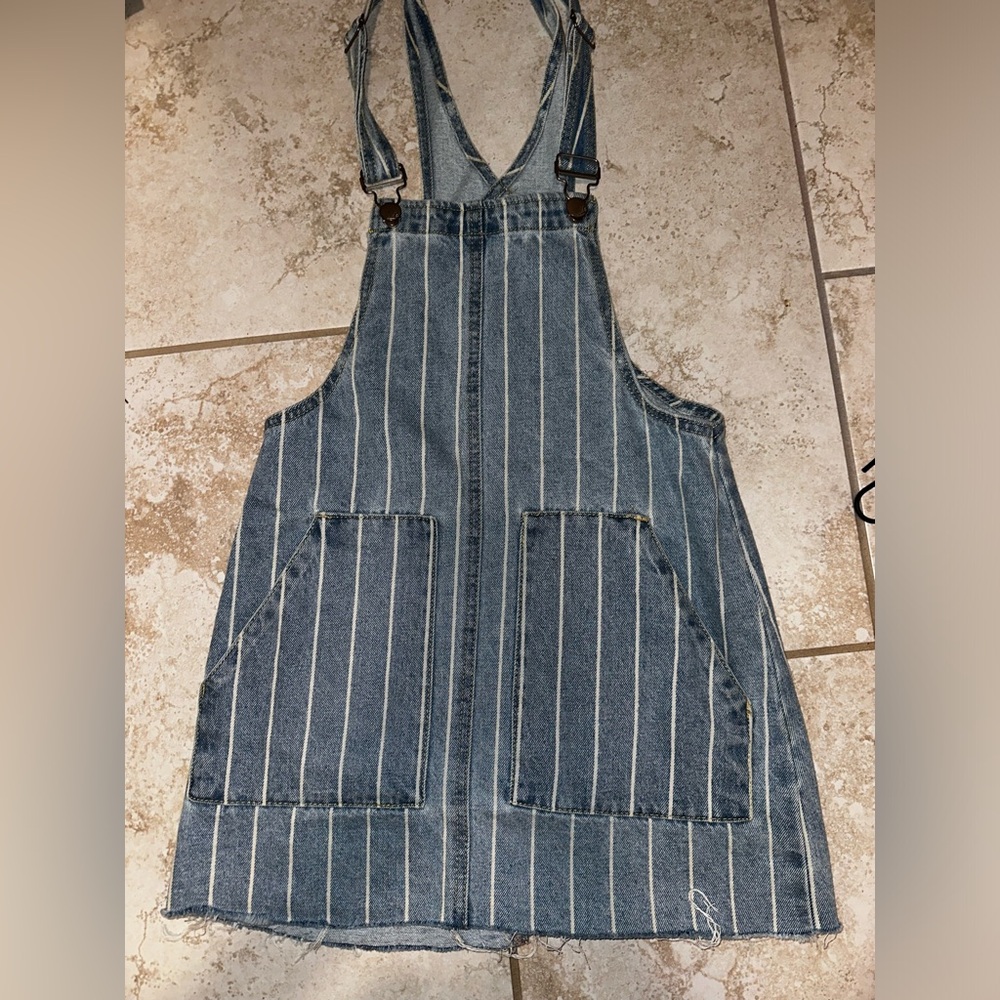 Dollhouse brand dress! Wore once!! Excellent condition!